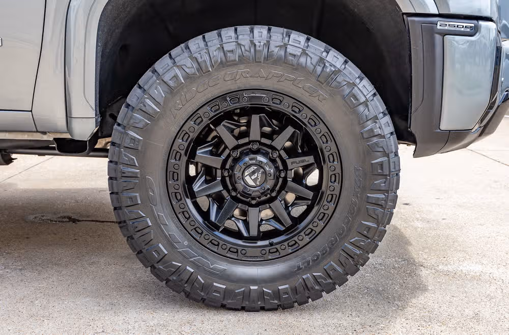 2025 GMC Sierra 2500HD AT4 Crew Cab Image 12