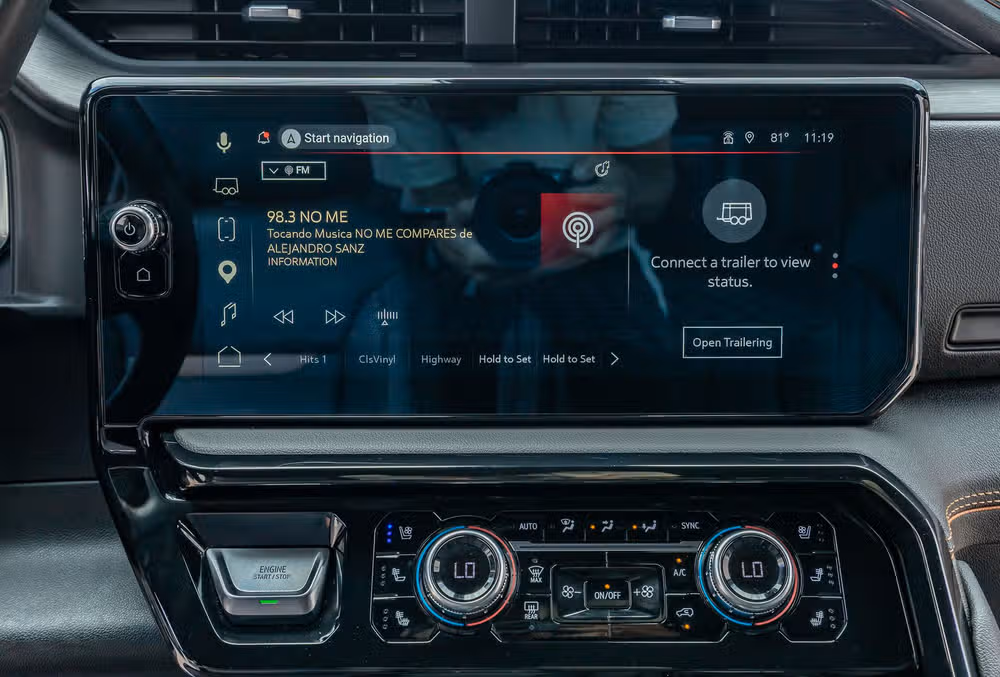2025 GMC Sierra 2500HD AT4 Crew Cab Image 24