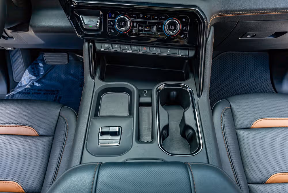 2025 GMC Sierra 2500HD AT4 Crew Cab Image 27
