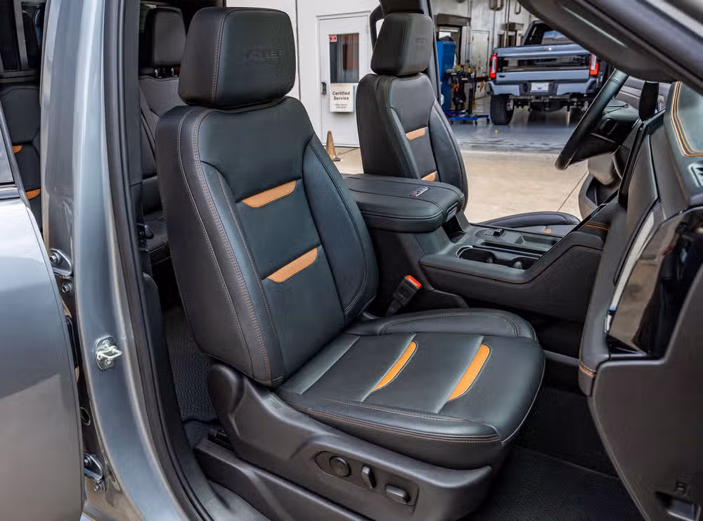 2025 GMC Sierra 2500HD AT4 Crew Cab Image 30