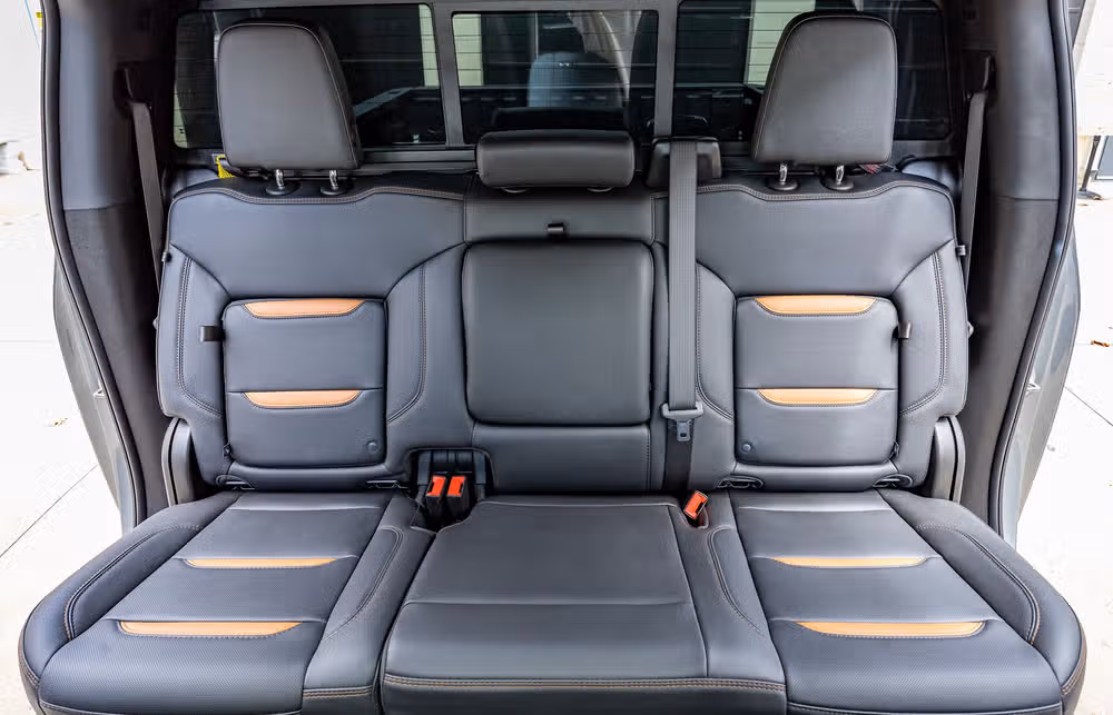 2025 GMC Sierra 2500HD AT4 Crew Cab Image 34