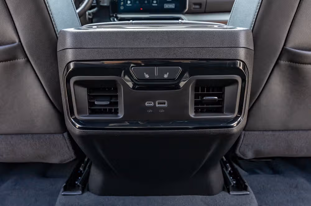2025 GMC Sierra 2500HD AT4 Crew Cab Image 32
