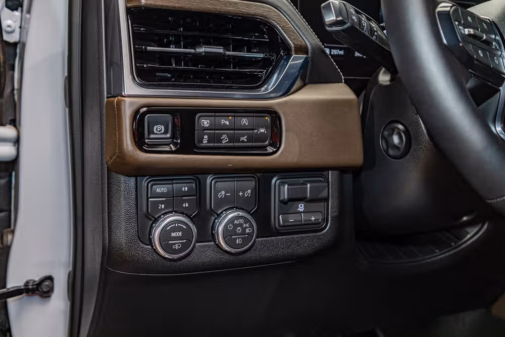 2026 GMC Yukon Denali Ultimate Image 17