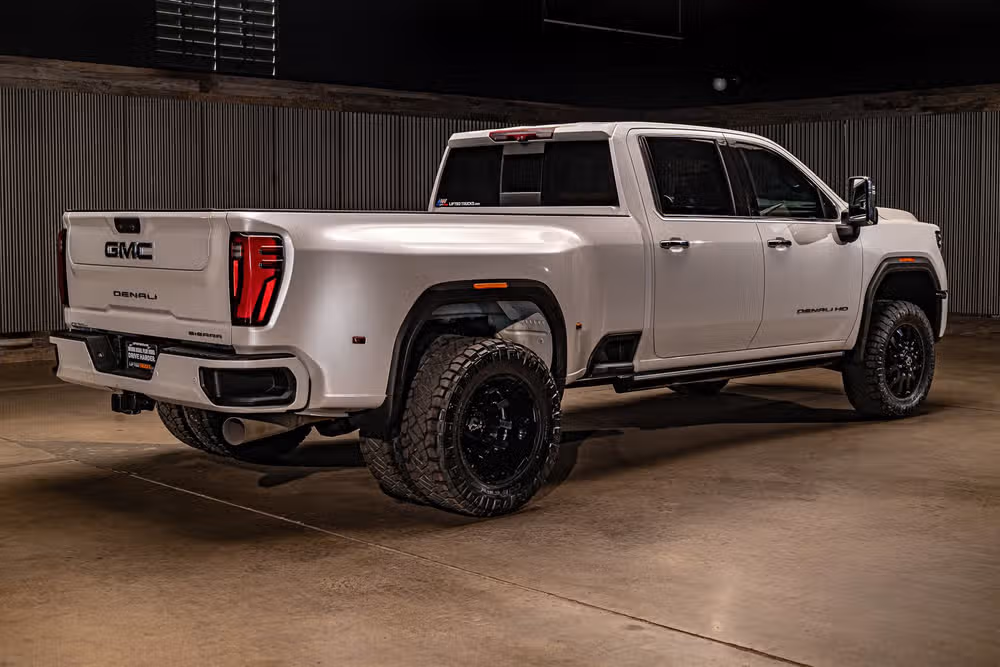 2024 GMC Sierra 3500HD Denali Reserve Crew Cab Image 10