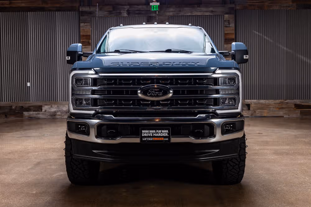 2023 Ford F-350 Super Duty Lariat Chassis Crew Cab Image 2
