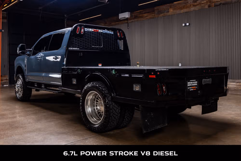 2023 Ford F-350 Super Duty Lariat Chassis Crew Cab Image 6