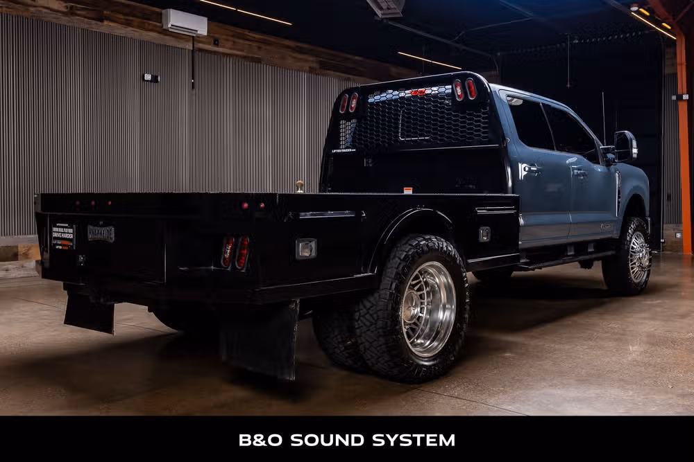 2023 Ford F-350 Super Duty Lariat Chassis Crew Cab Image 8