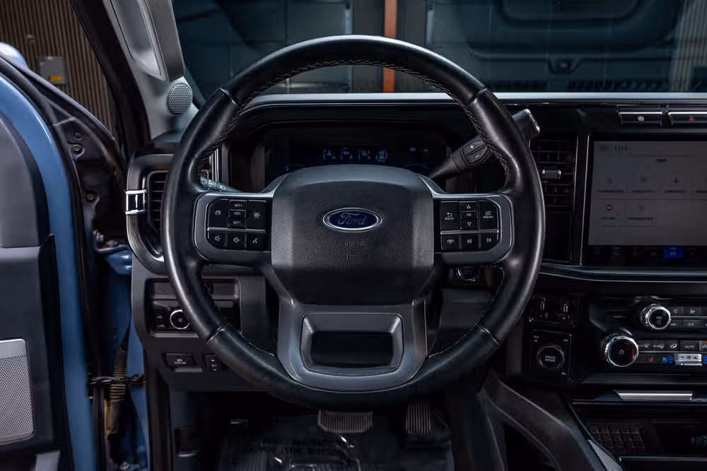 2023 Ford F-350 Super Duty Lariat Chassis Crew Cab Image 17