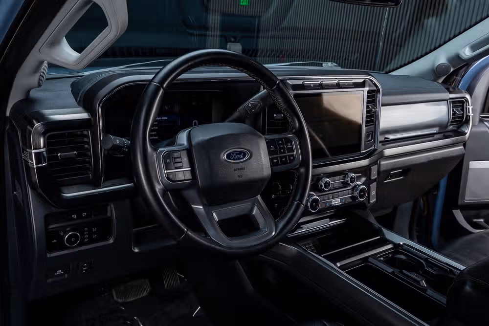 2023 Ford F-350 Super Duty Lariat Chassis Crew Cab Image 15