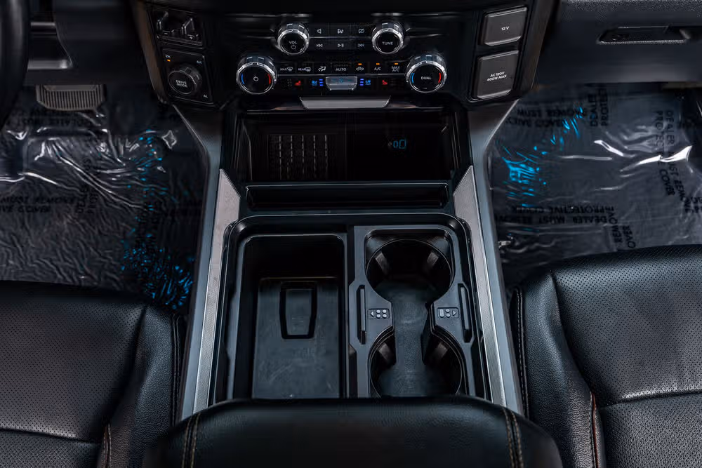 2023 Ford F-350 Super Duty Lariat Chassis Crew Cab Image 26