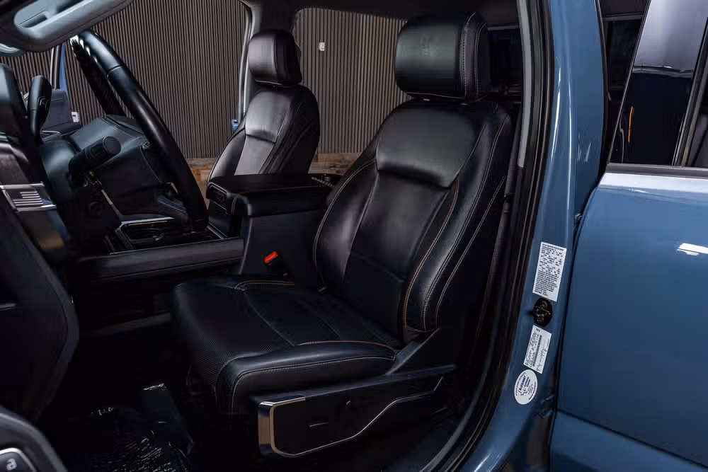 2023 Ford F-350 Super Duty Lariat Chassis Crew Cab Image 28