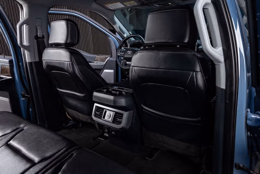 2023 Ford F-350 Super Duty Lariat Chassis Crew Cab Image 30