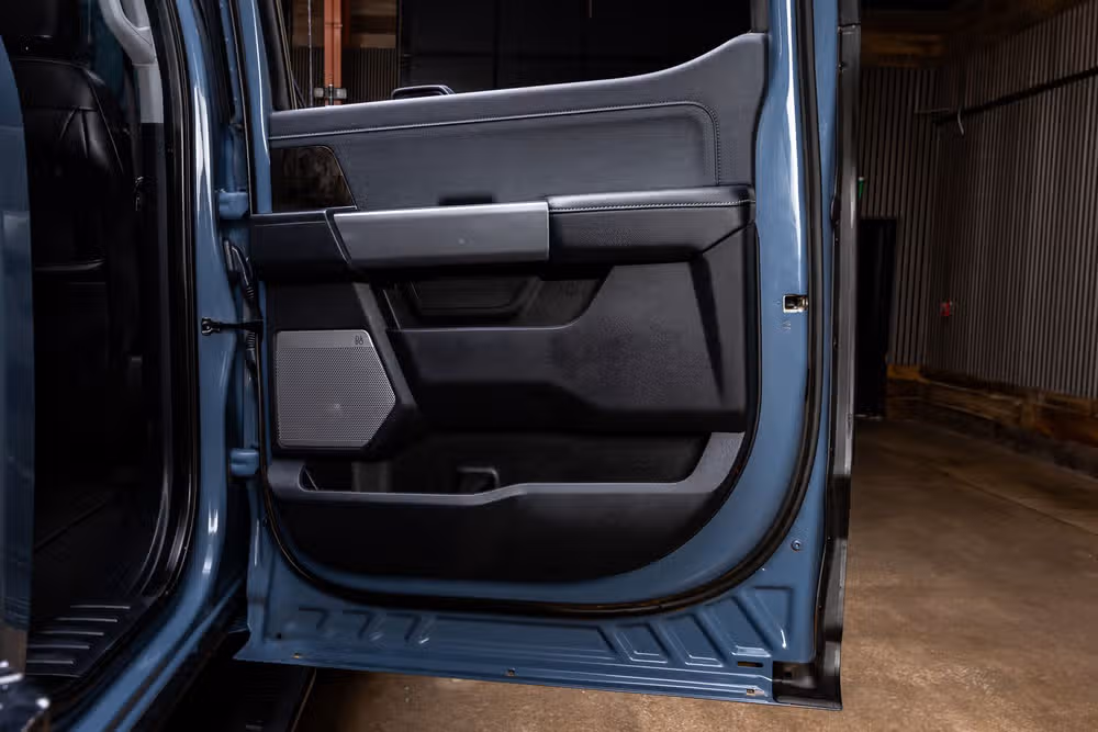 2023 Ford F-350 Super Duty Lariat Chassis Crew Cab Image 37