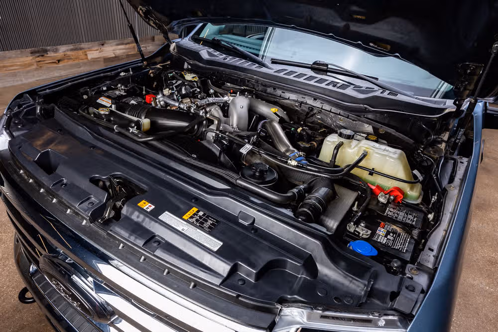2023 Ford F-350 Super Duty Lariat Chassis Crew Cab Image 38