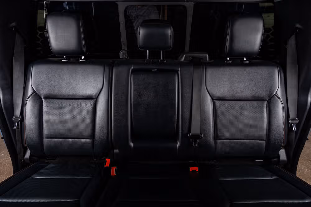 2023 Ford F-350 Super Duty Lariat Chassis Crew Cab Image 33
