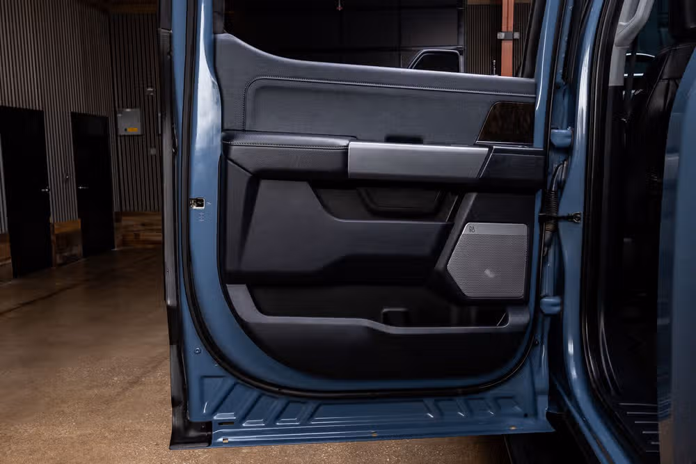 2023 Ford F-350 Super Duty Lariat Chassis Crew Cab Image 36