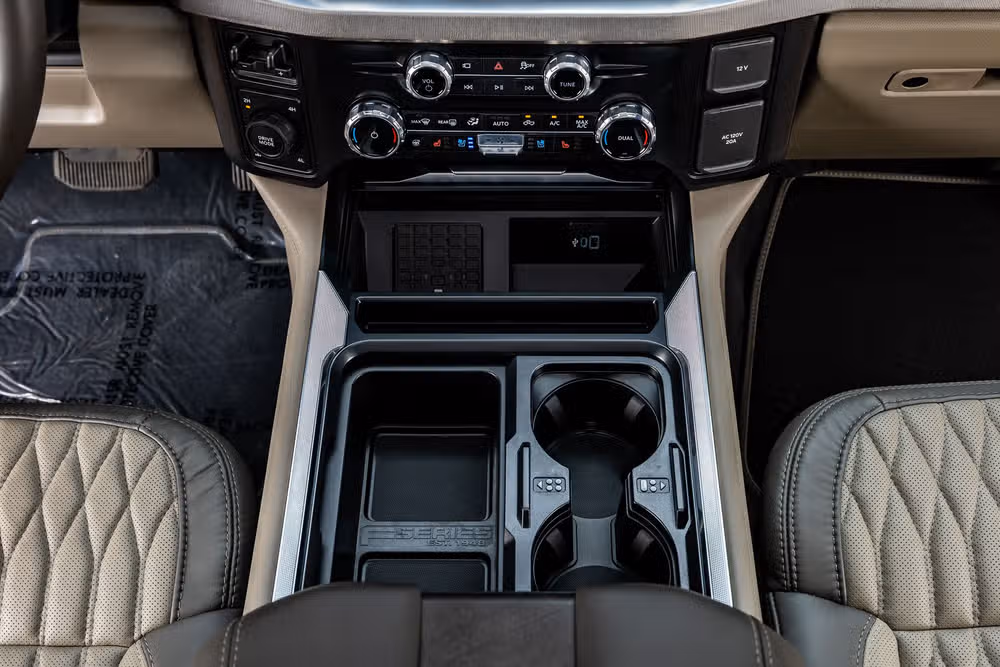 2026 Ford F-250 Super Duty Platinum Plus Crew Cab Image 28