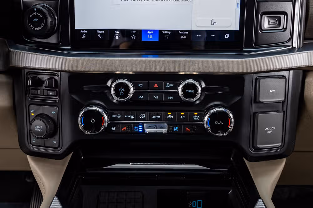 2026 Ford F-250 Super Duty Platinum Plus Crew Cab Image 27