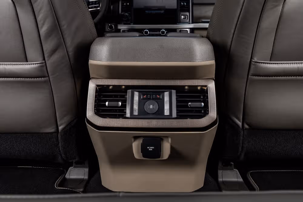 2026 Ford F-250 Super Duty Platinum Plus Crew Cab Image 34