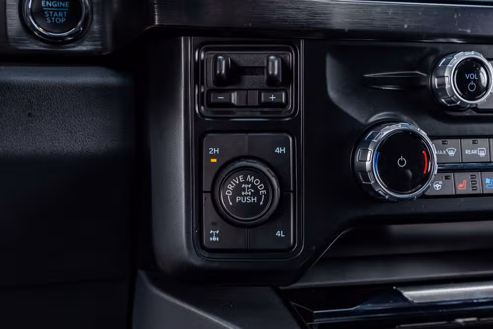 2024 Ford F-250 Super Duty Lariat Crew Cab Image 24