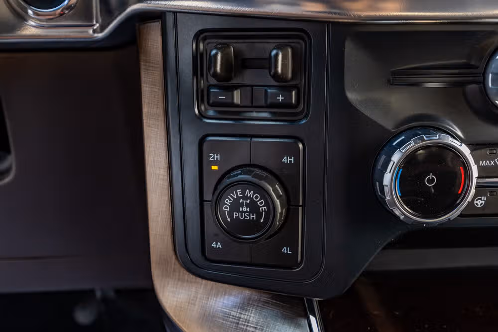 2025 Ford F-150 King Ranch SuperCrew Image 24