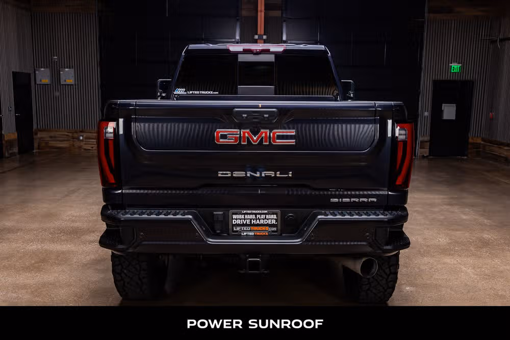 2024 GMC Sierra 2500HD Denali Crew Cab Image 8