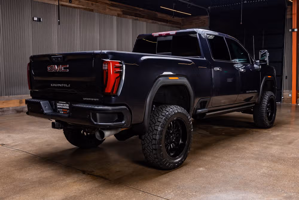 2024 GMC Sierra 2500HD Denali Crew Cab Image 10