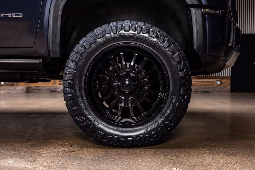 2024 GMC Sierra 2500HD Denali Crew Cab Image 12