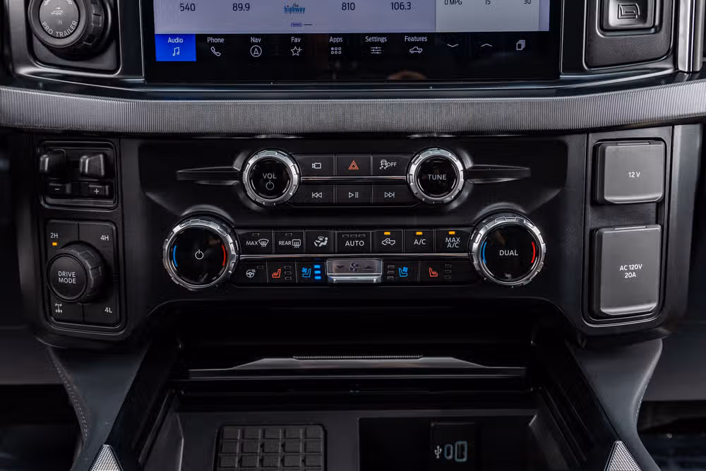 2026 Ford F-250 Super Duty Platinum Crew Cab Image 28