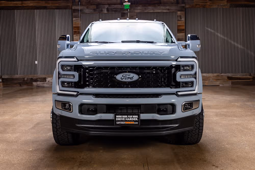 2026 Ford F-450 Super Duty Platinum Plus Crew Cab Image 2