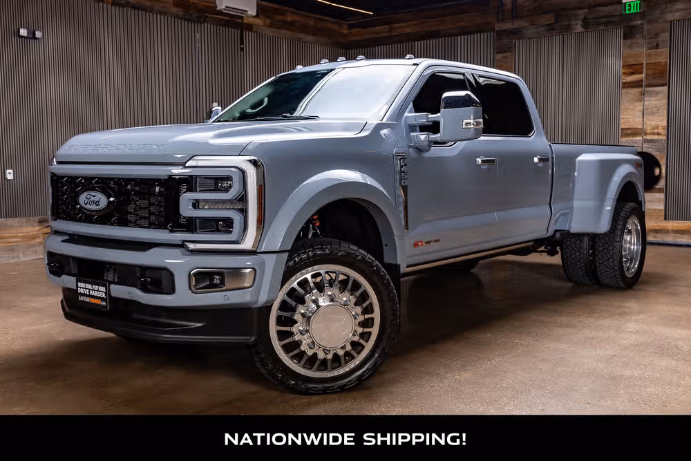 2026 Ford F-450 Super Duty Platinum Plus Crew Cab Image 4