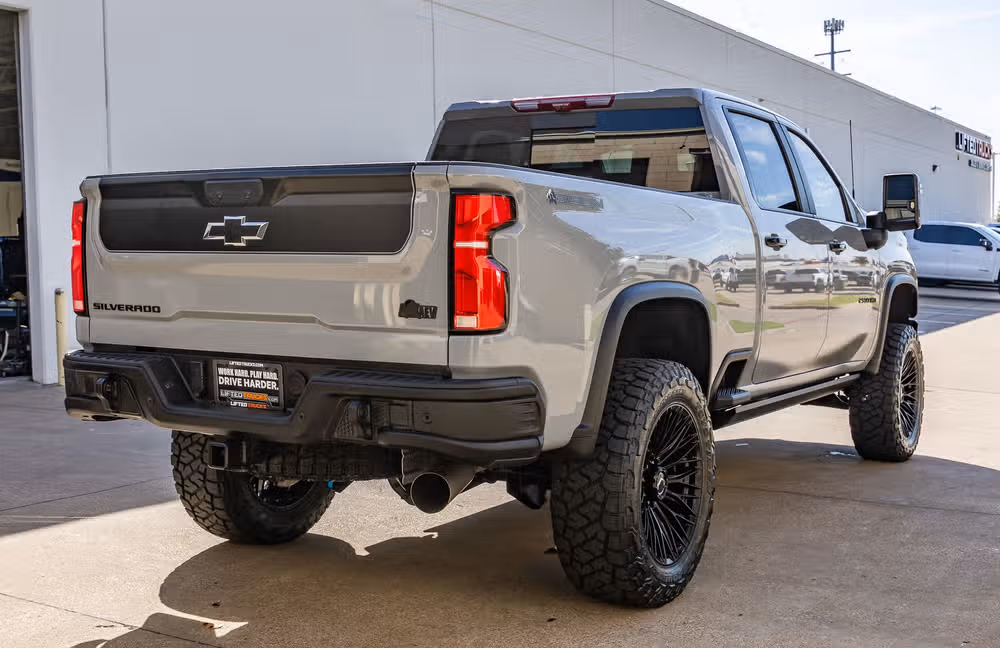 2025 Chevrolet Silverado 2500HD ZR2 Crew Cab Image 10