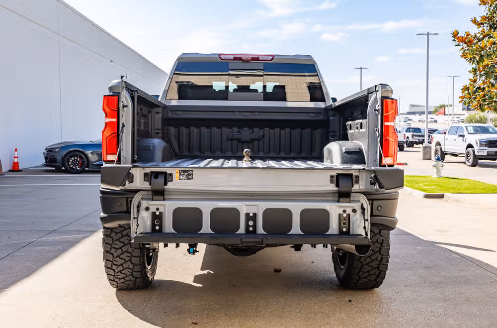 2025 Chevrolet Silverado 2500HD ZR2 Crew Cab Image 9