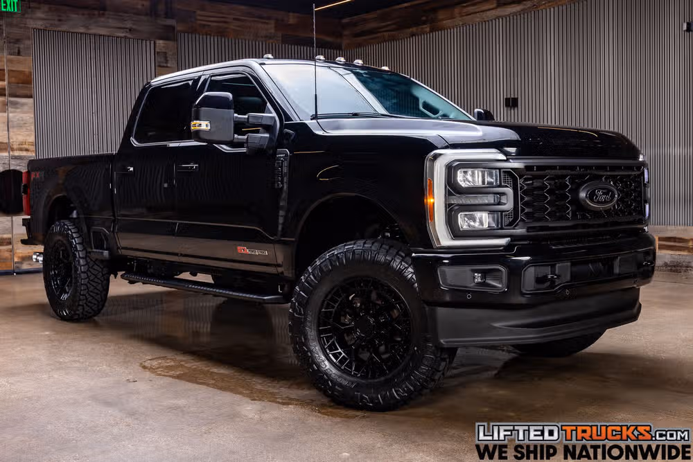 2023 Ford F-250 Super Duty Lariat Crew Cab Image 1