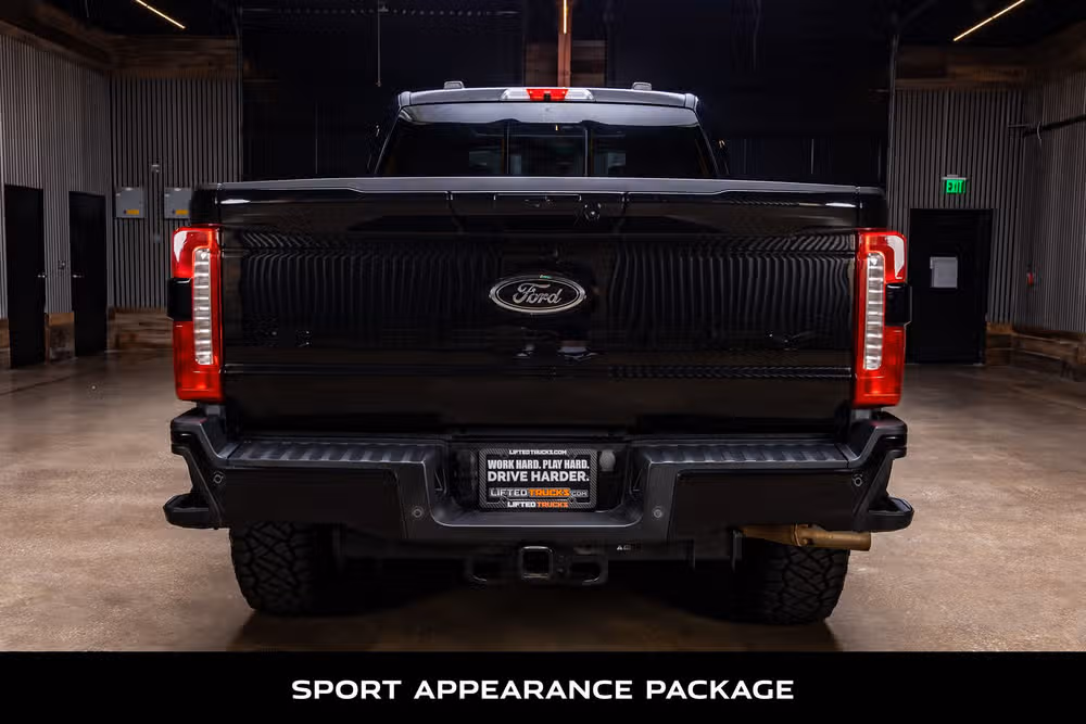 2023 Ford F-250 Super Duty Lariat Crew Cab Image 8