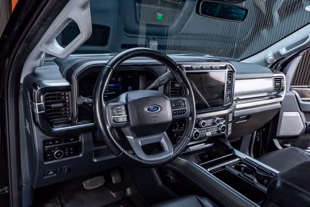 2023 Ford F-250 Super Duty Lariat Crew Cab Image 17