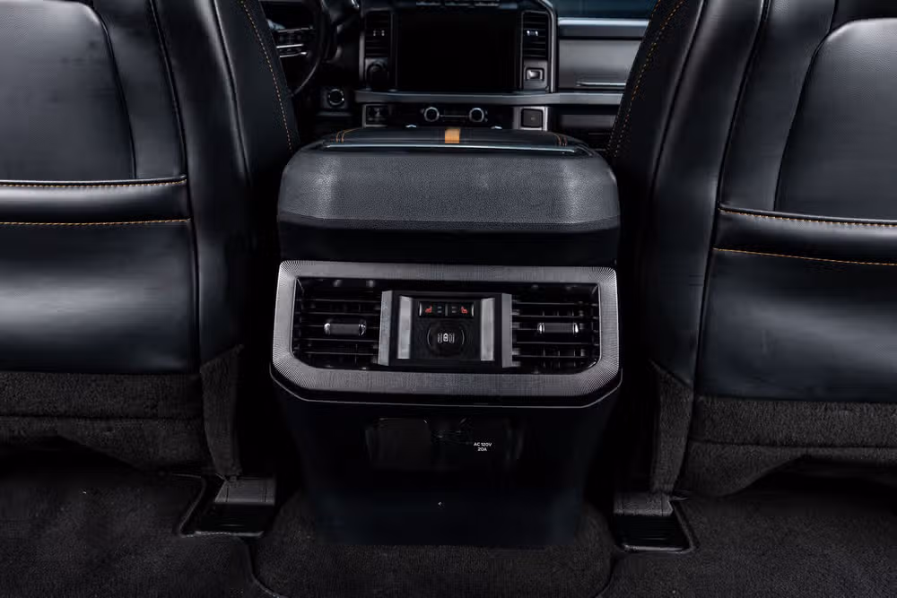 2024 Ford F-350 Super Duty Platinum Crew Cab Image 34
