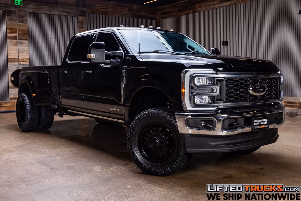 2024 Ford F-350 Super Duty Lariat Crew Cab Image 1