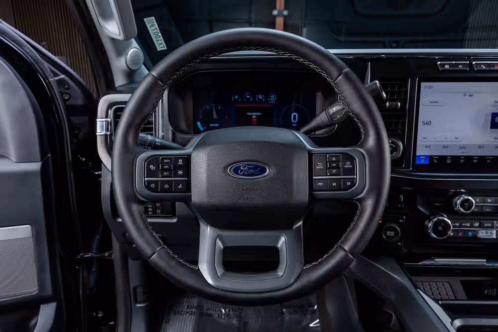 2024 Ford F-350 Super Duty Lariat Crew Cab Image 19