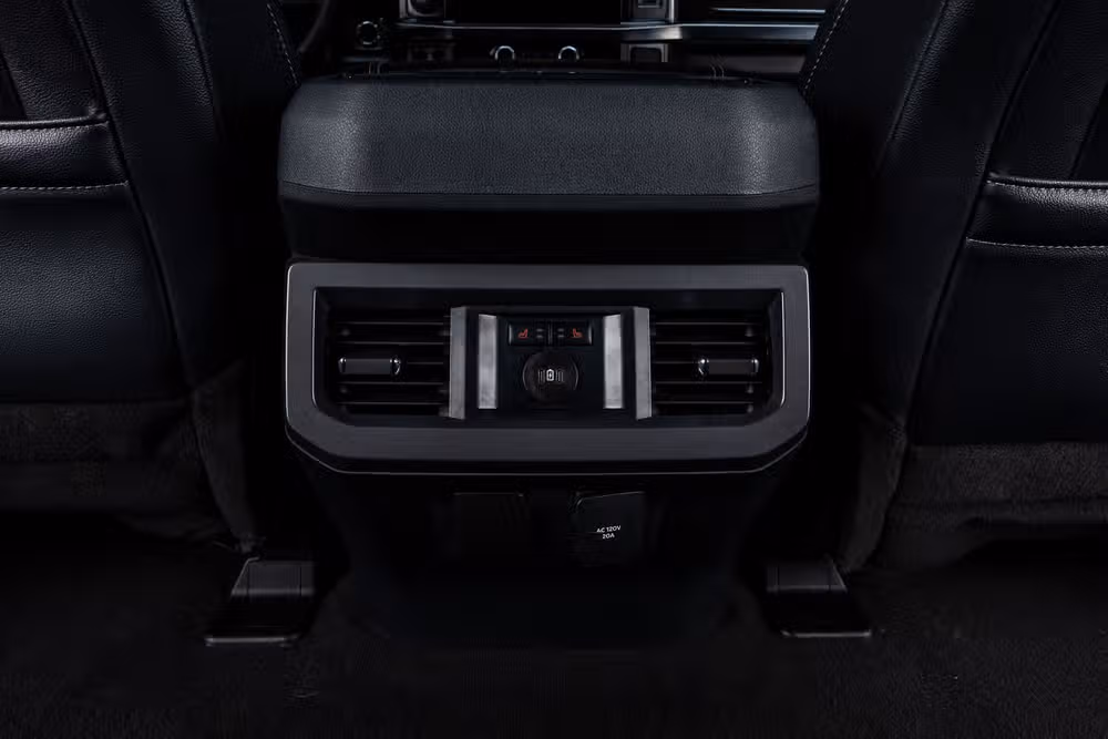 2024 Ford F-350 Super Duty Lariat Crew Cab Image 33