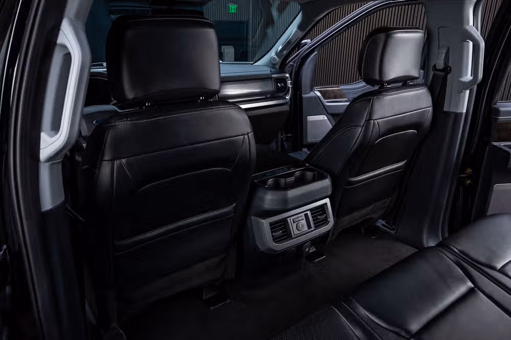 2024 Ford F-350 Super Duty Lariat Crew Cab Image 34