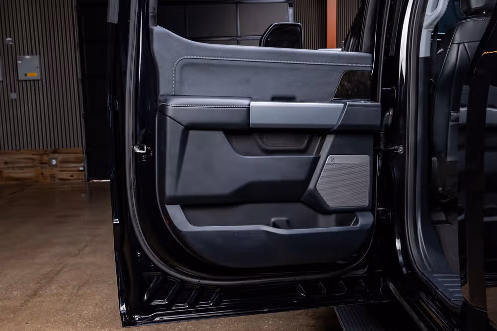 2024 Ford F-350 Super Duty Lariat Crew Cab Image 38