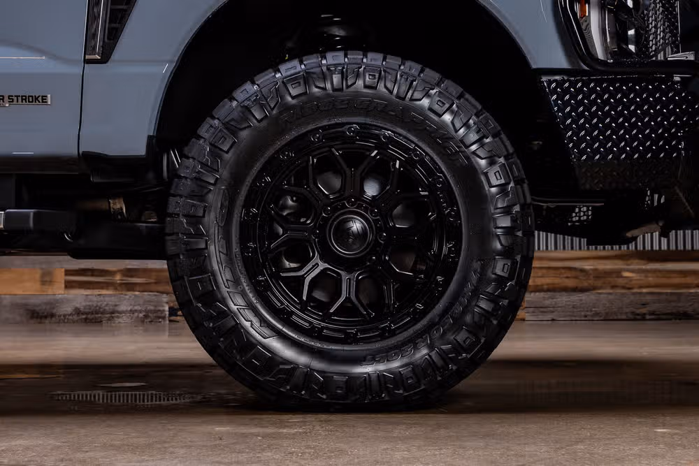 2025 Ford F-350 Super Duty Lariat Crew Cab Image 12