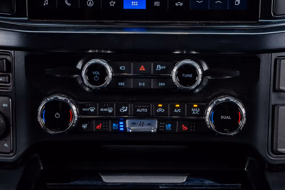 2025 Ford F-350 Super Duty Lariat Crew Cab Image 28