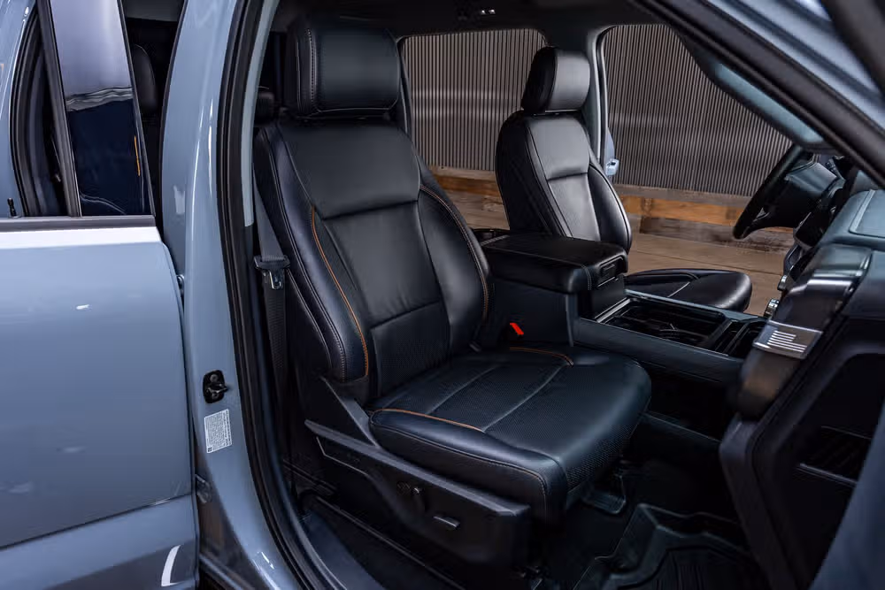 2025 Ford F-350 Super Duty Lariat Crew Cab Image 32