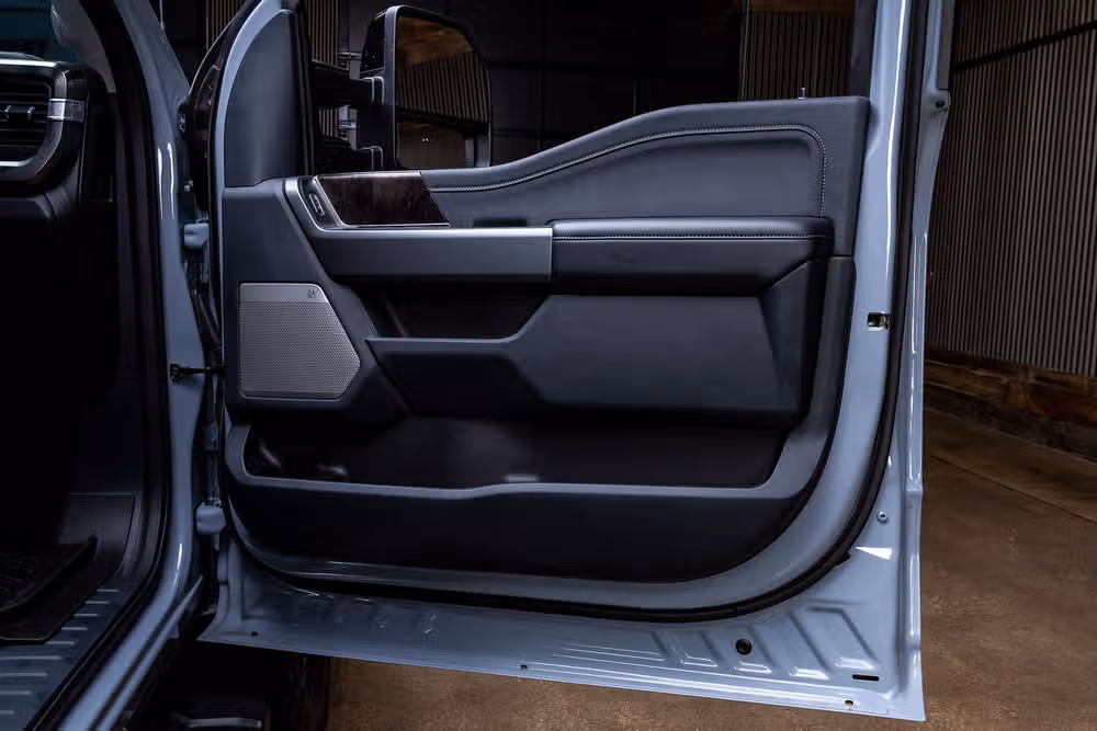 2025 Ford F-350 Super Duty Lariat Crew Cab Image 38