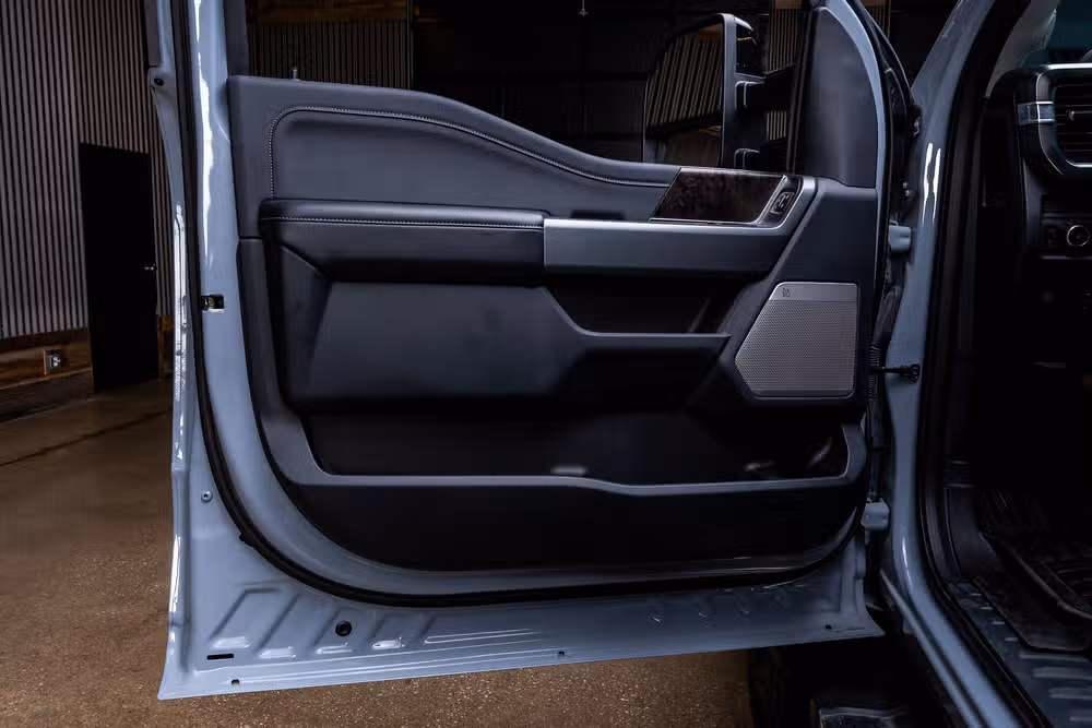 2025 Ford F-350 Super Duty Lariat Crew Cab Image 37