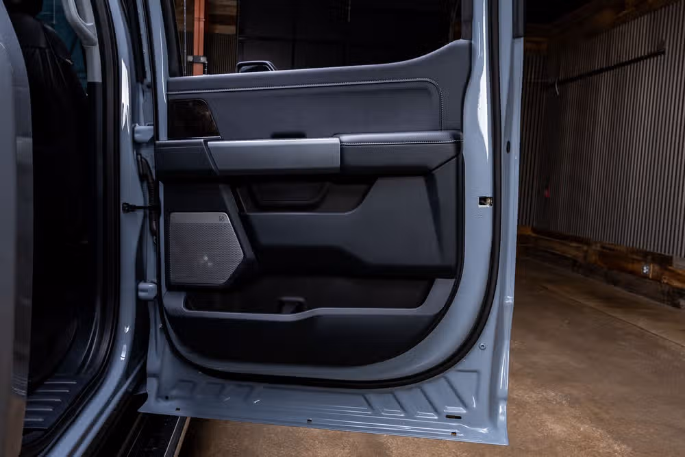 2025 Ford F-350 Super Duty Lariat Crew Cab Image 40