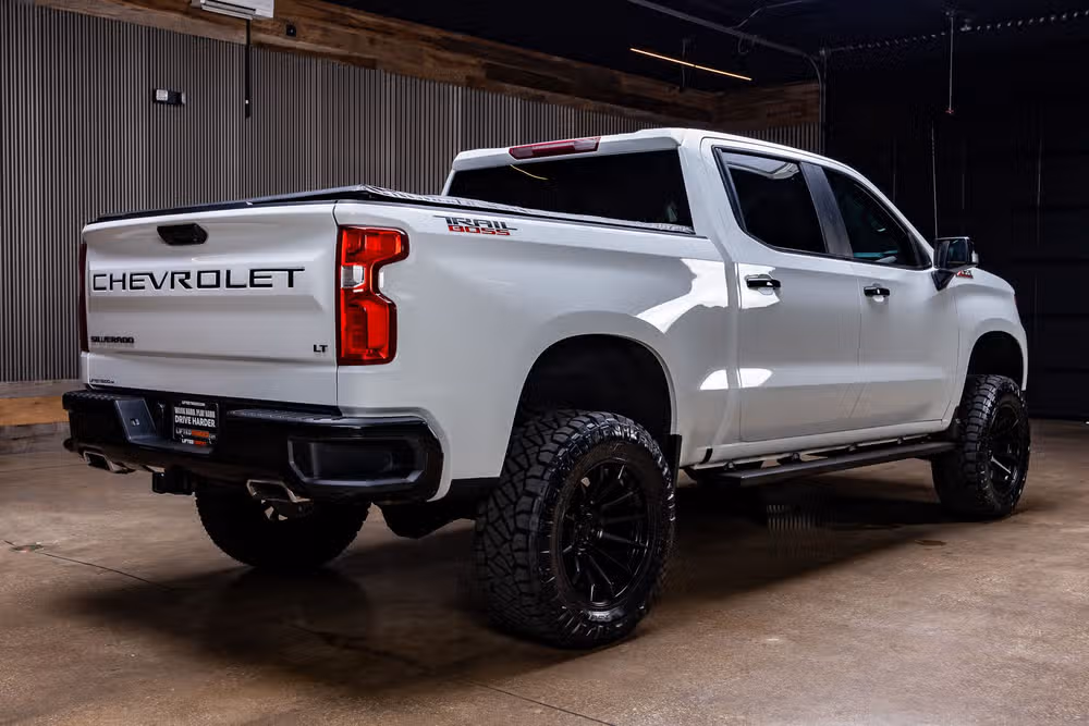 2023 Chevrolet Silverado 1500 LT Trail Boss Crew Cab Image 10