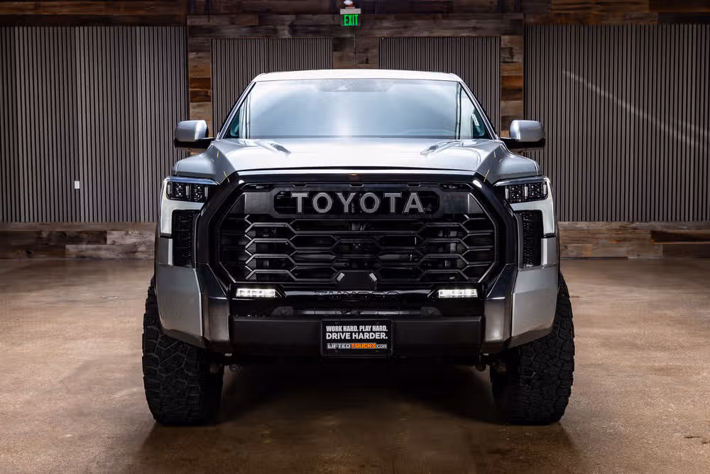 2022 Toyota Tundra Platinum CrewMax Image 2